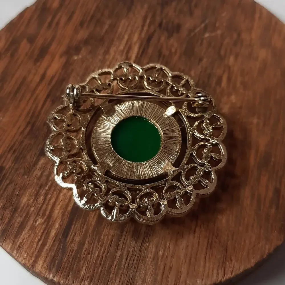 Round Filigree Brooch Pin Smooth Green Center Gold Tone Setting